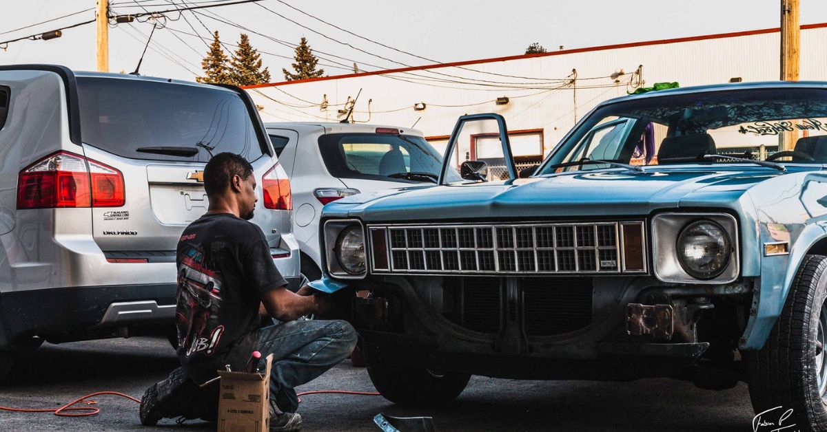 Nuancier de peinture utilisé par un carrossier en atelier à Joliette