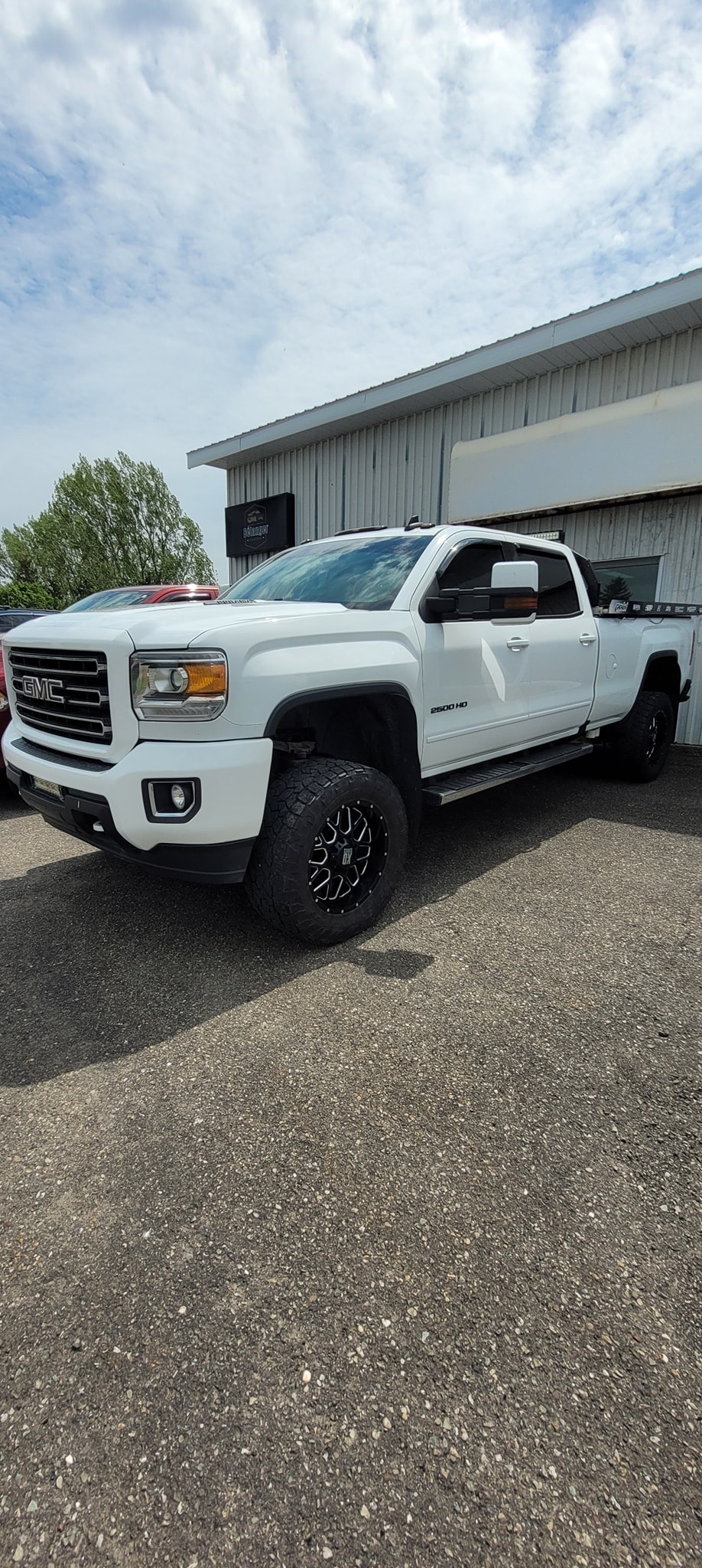 Réparation de carrosserie de camion dans un atelier professionnel à Montmagny