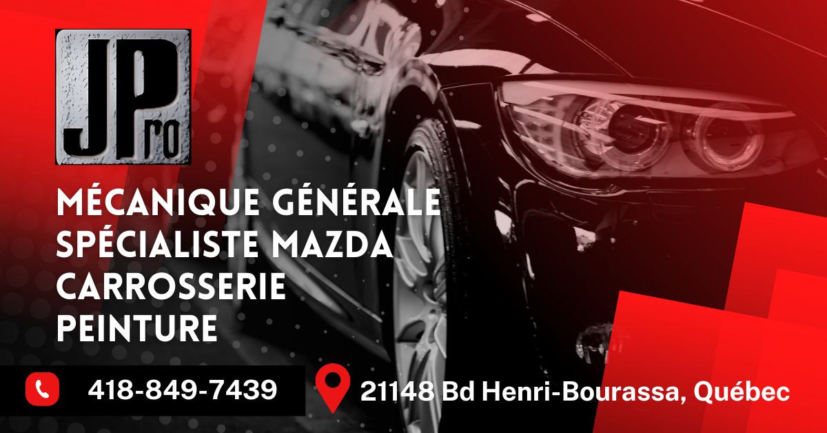 Carrossier ponçant un panneau de carrosserie dans un atelier à Québec