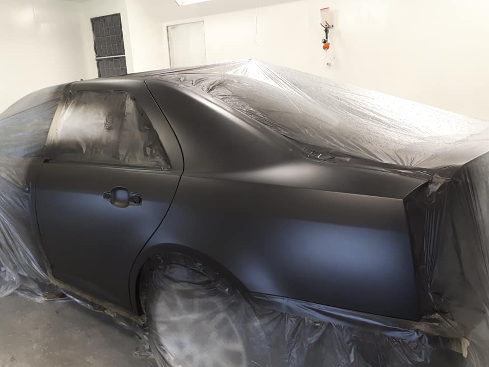 Réparation de carrosserie de camion dans un atelier professionnel à Vaudreuil-Dorion